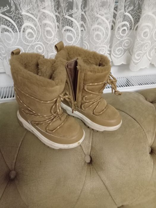 Детски ботуши-апрески,боти-естествен велур, маратонки-светещи,пантофи