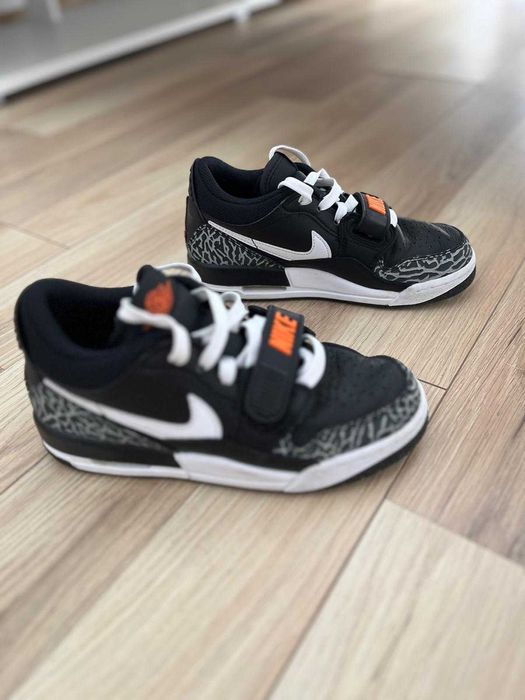 Incaltamine baieti marime 35.5 Nike Air Jordan Legacy 312 Low
