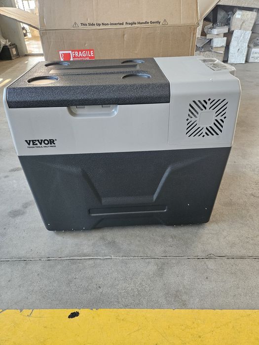 Компресорен хладилник-фризер за къмпинг