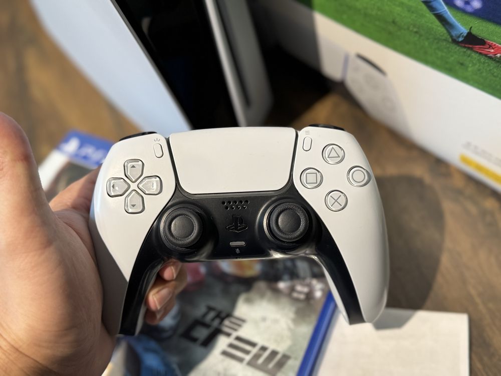 Playstation 5 disc edition с гаранция МАЛКО ИЗПОЛЗВАМ! 2 игри подарък