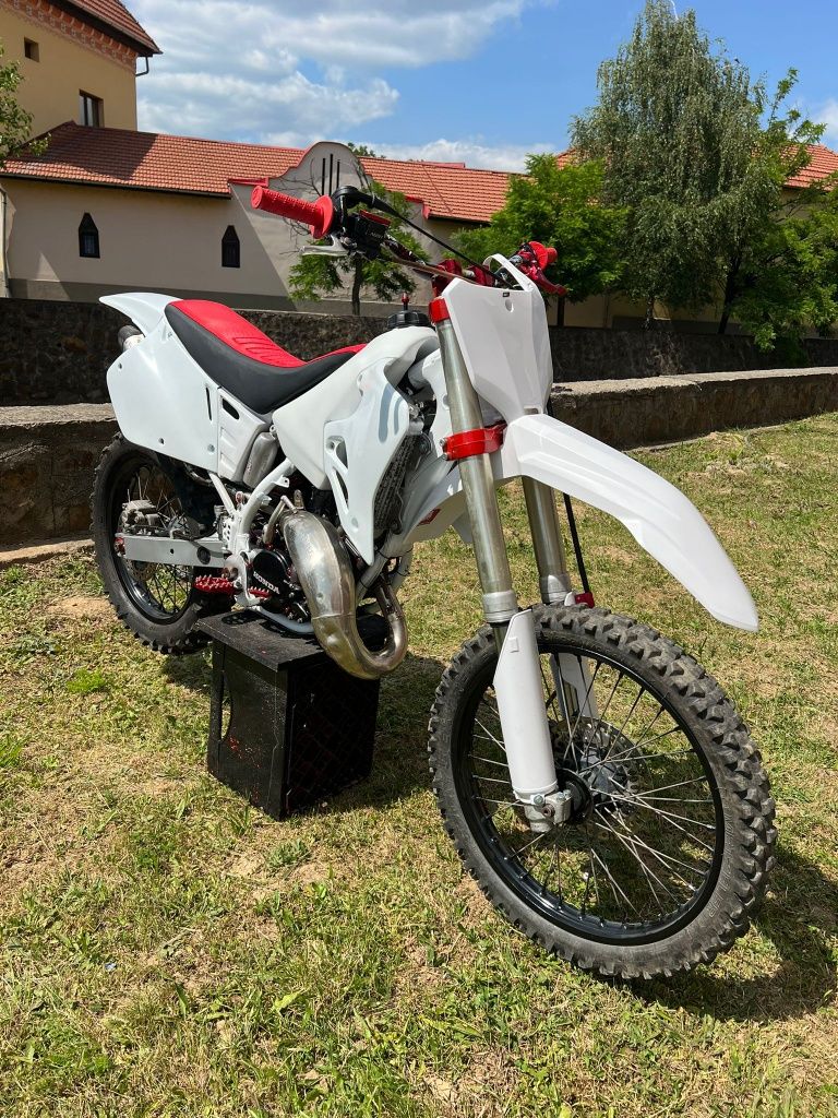 Vând honda cr 125