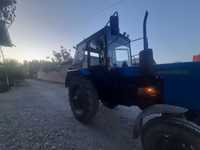 Belarus traktor sotiladi