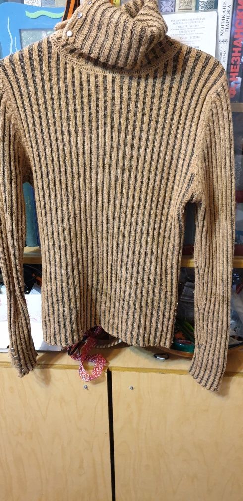 Продам пуловеры42-44 размер