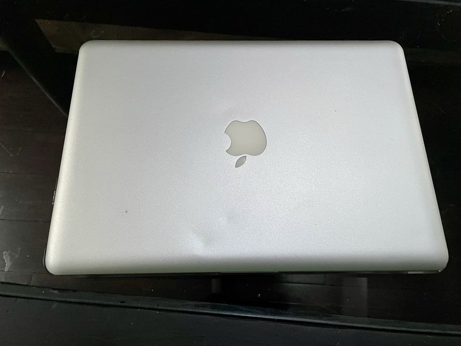 Macbook Pro A1278 13 inch, i5 2,3 GHz, Stocare 750 GB, RAM 8 GB