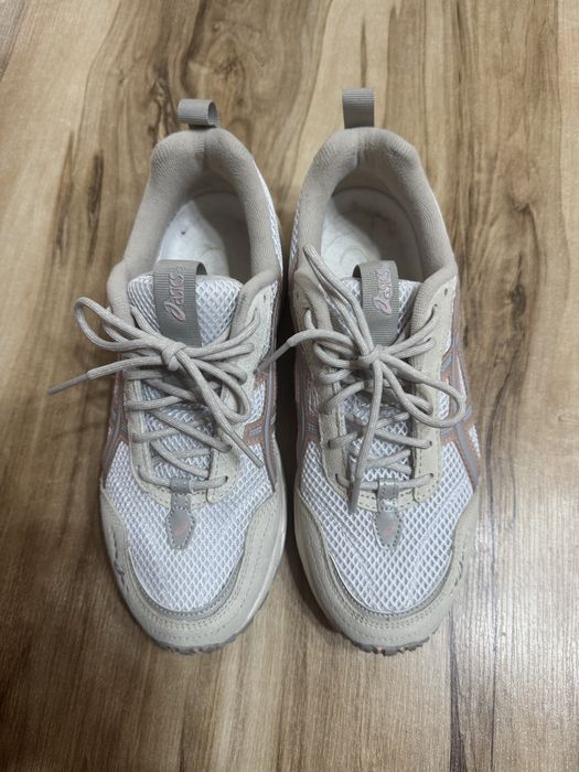 Маратонки asics 39 номер , 24,5см стелка