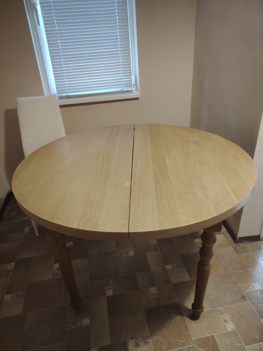 Маса за хранене разтегатела.