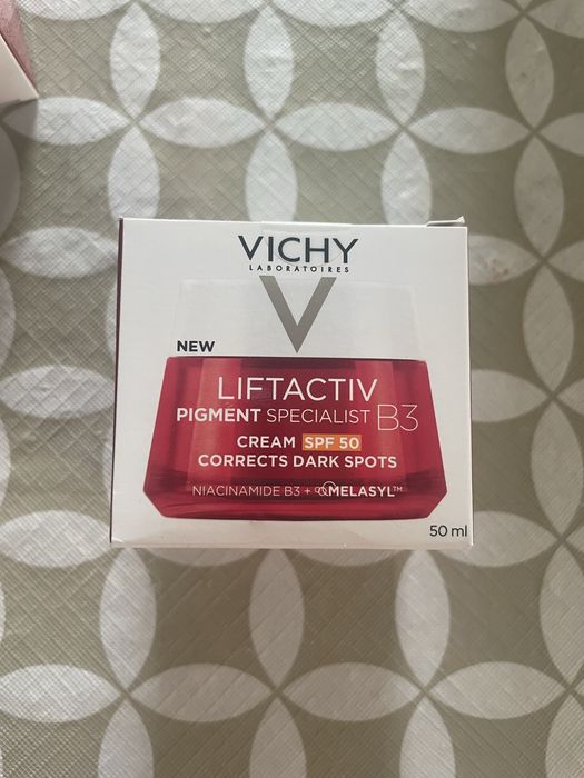 Vicky serum and cream