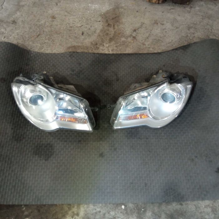 Фар за Фолксваген Туран / VW Touran / Ляв / Десен