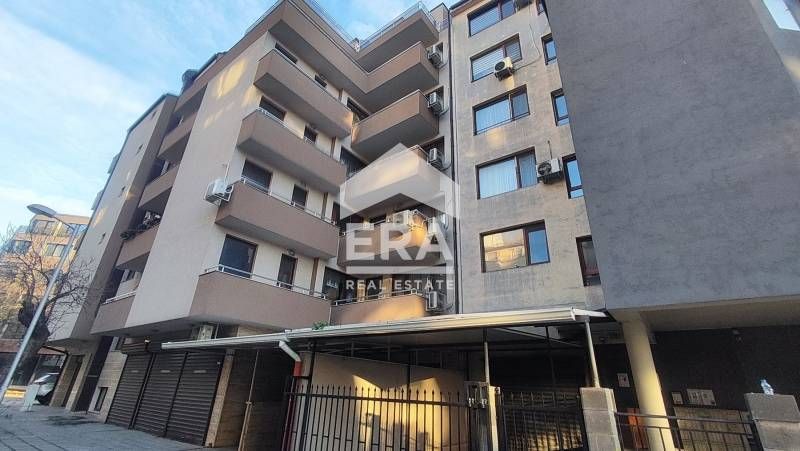 Двустаен панорамен обзаведен апартамент под наем, с опция за гараж, ра