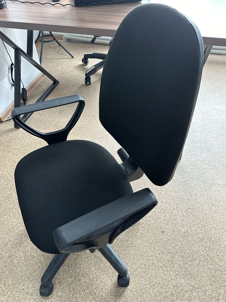 Офисные кресла 3 шт за 20000