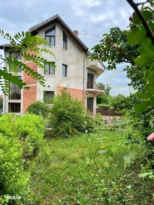 CASA + 1.000 mp teren pretabil Azi, Clinica