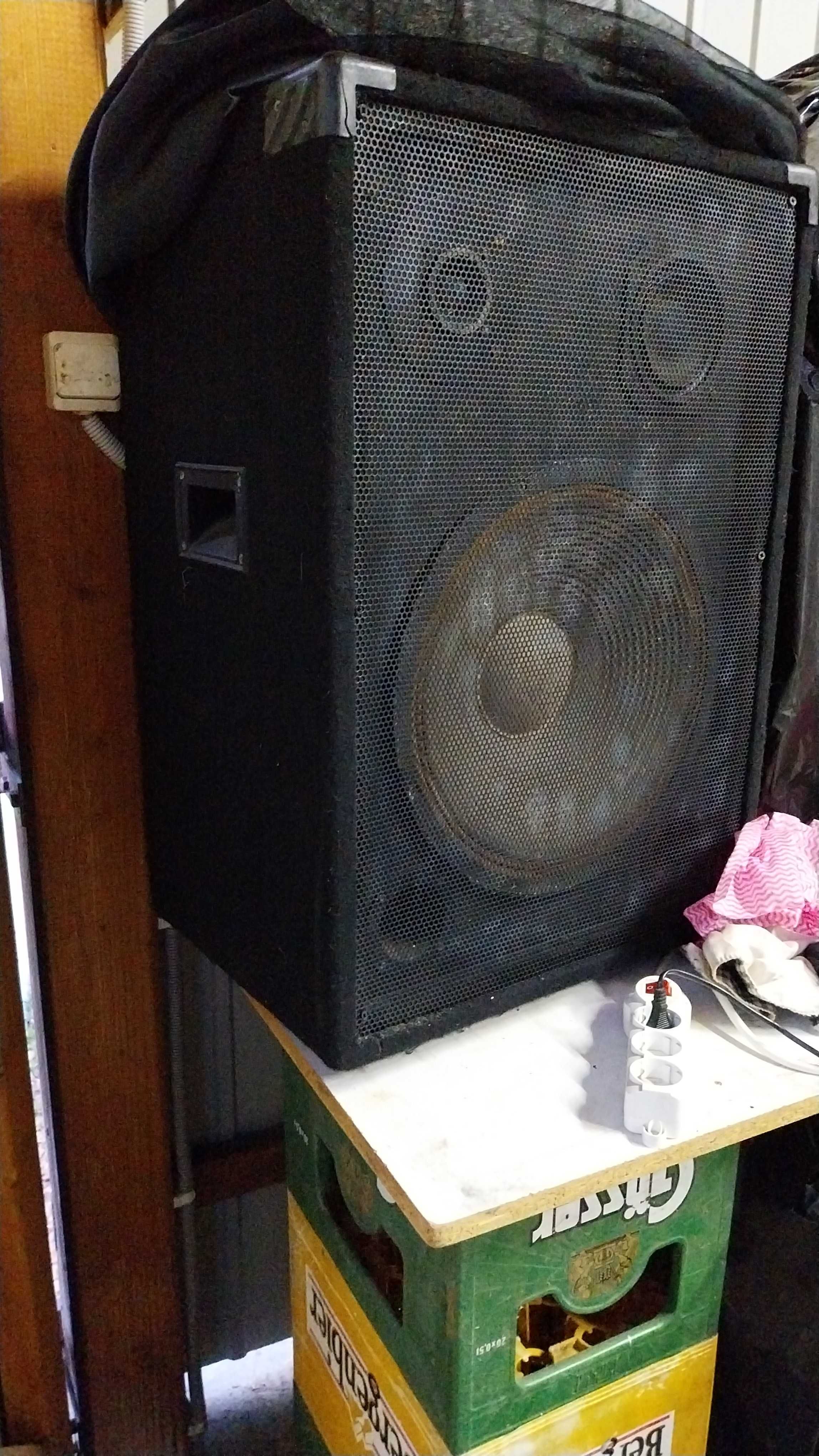 2 boxe 500+ 500 W si mixer statie si microfon