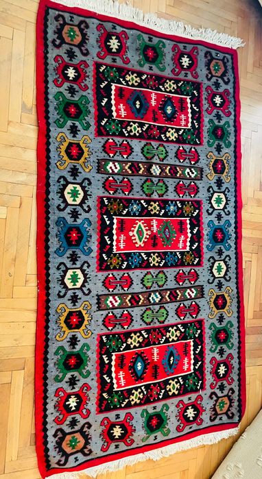 Вълнени автентични чипровски пътеки