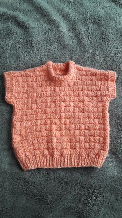 Детско ръчно плетено пуловерче