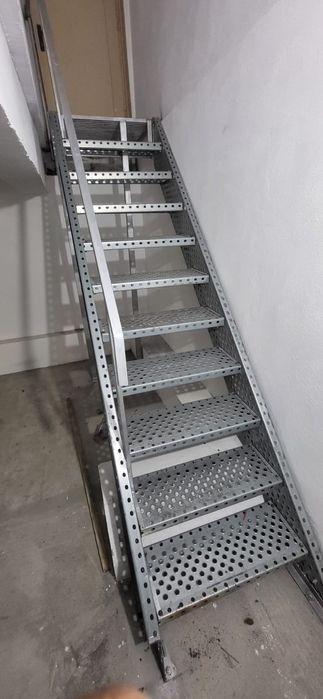Scări metalice galvanizate la orice demisiune asiguram transport ori u