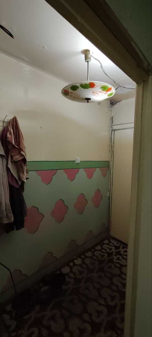Kvartira sotiladi,Kombinat bozori,Guliston mahallasi,4qavat 2xonali uy