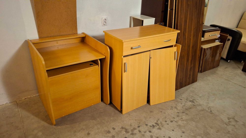 Продавам шкафове и диван