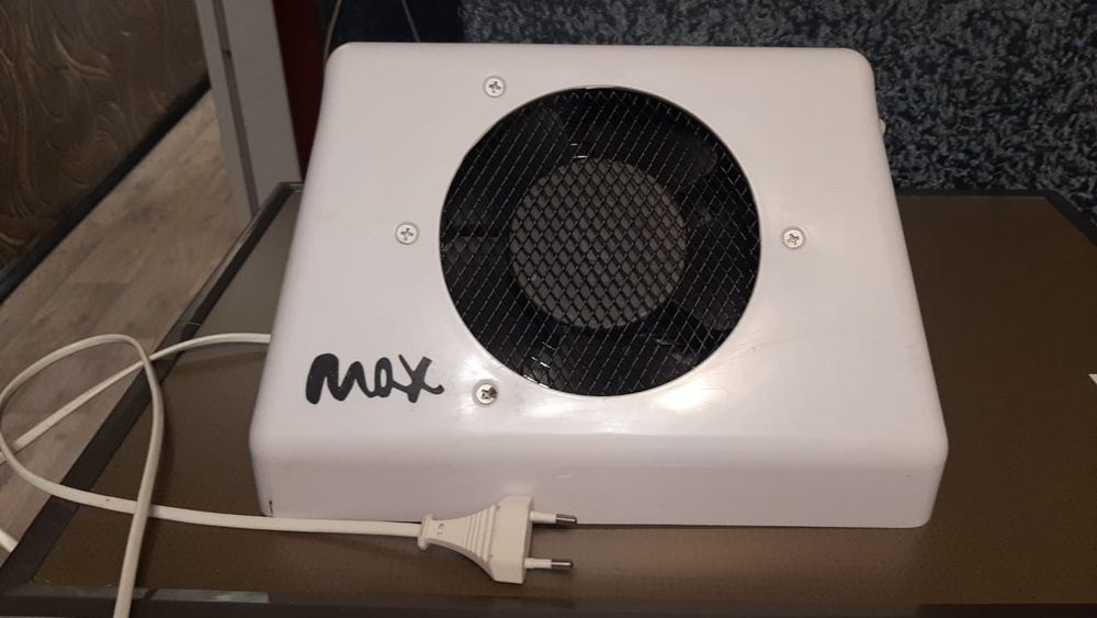 Продам маникюрный пылесос в подарок подставка для руки