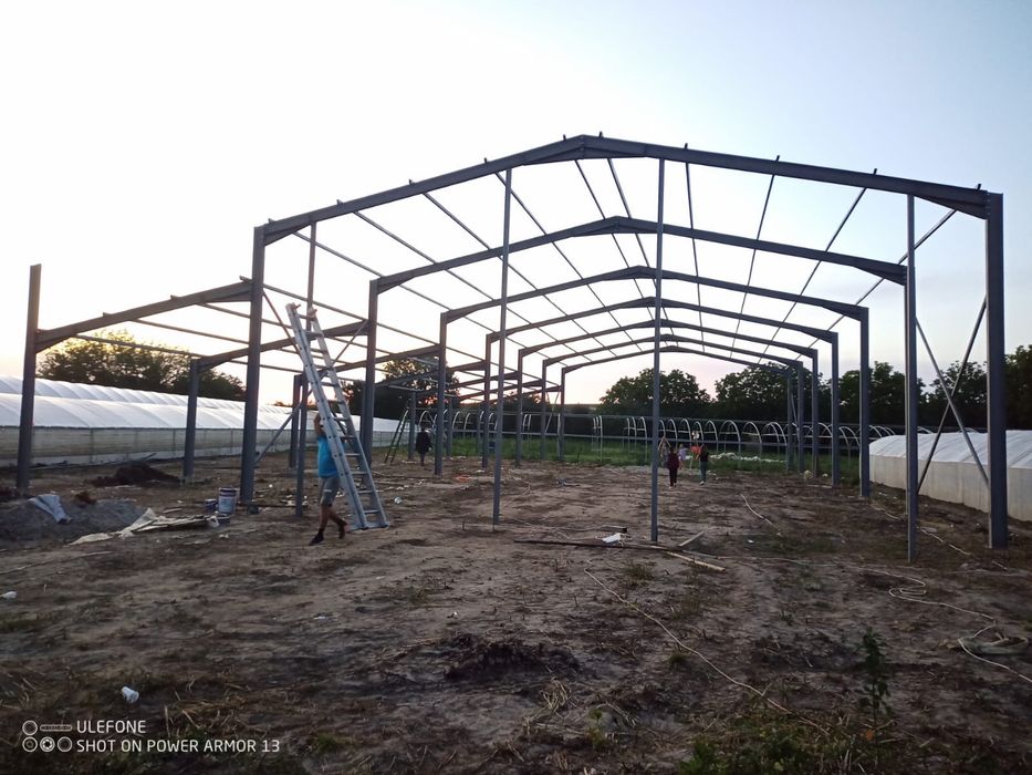 Vand hala metalica 12X20 metri cu panouri sandwichi