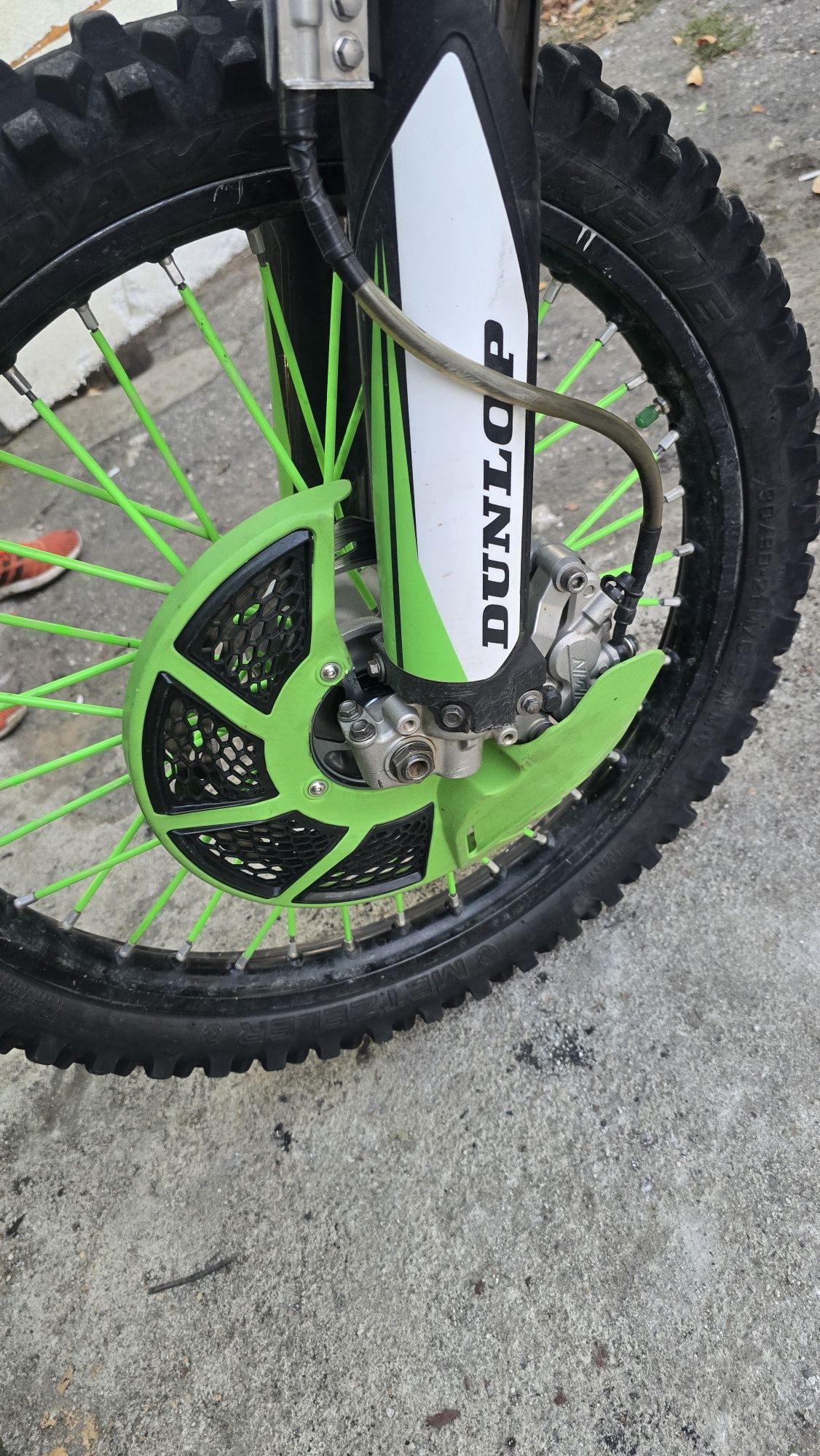 Kawasaki kx450f.