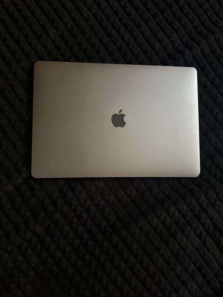 Продам MacBook Pro 15, 2017 года