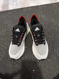 Vand sneakers adidas avryn