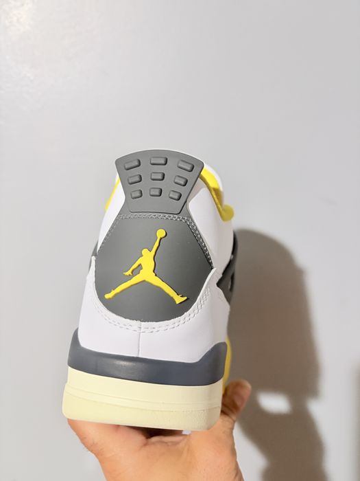 Nike Air Jordan 4
