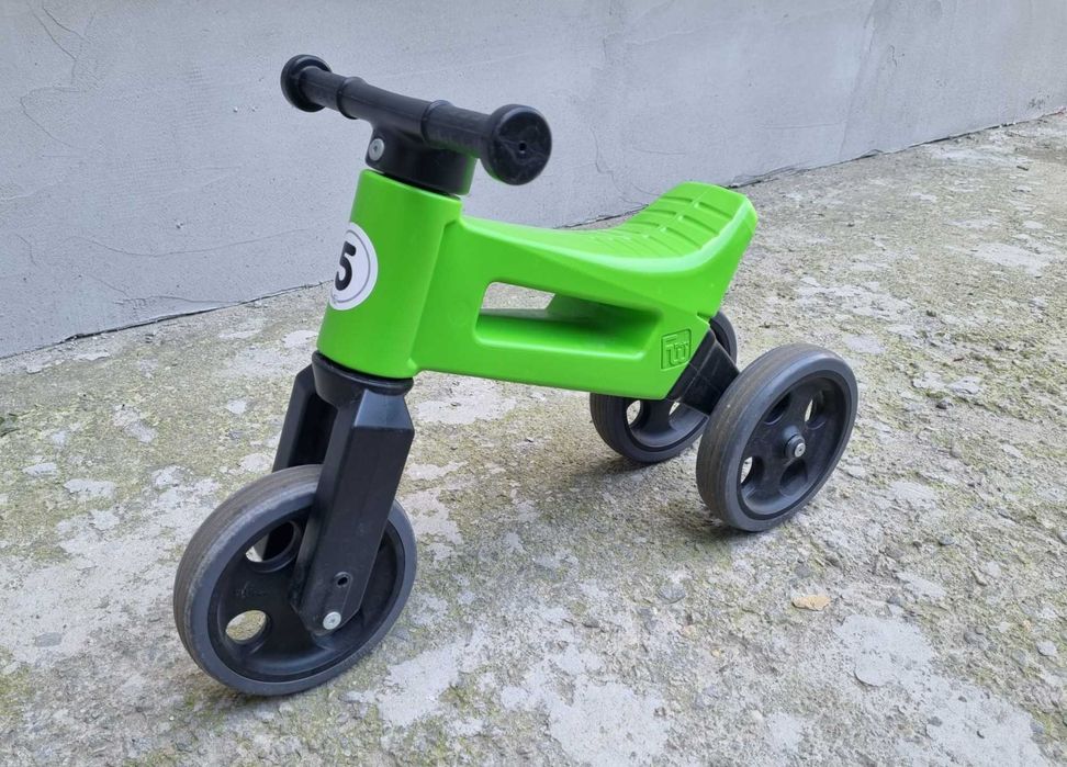 Bicicletă copii Funny Wheels – reglabilă, ușoară și rezistentă