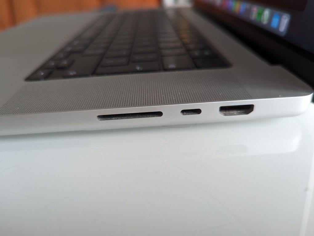 MacBook Pro 16 M1 2022 Silver