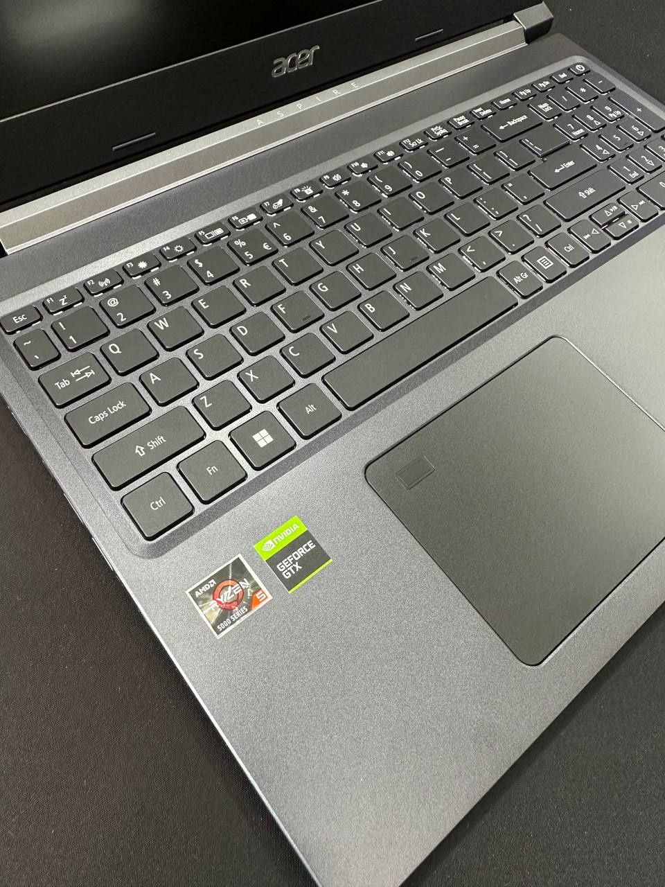 Acer Aspire 7 (narx kelishiladi)