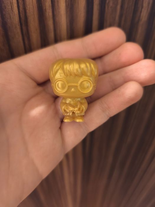 Funko pop kinder joy golden harry potter
