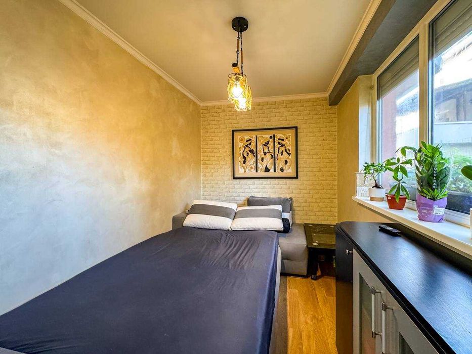 Тристаен апартамент на две нива в центъра на квартал Сарафово, Бургас