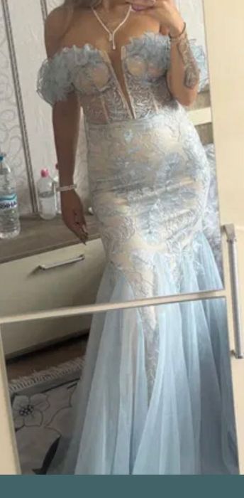 Рокля. Носена 6 часа. Зарадвай гардероба си с нежно бижу.