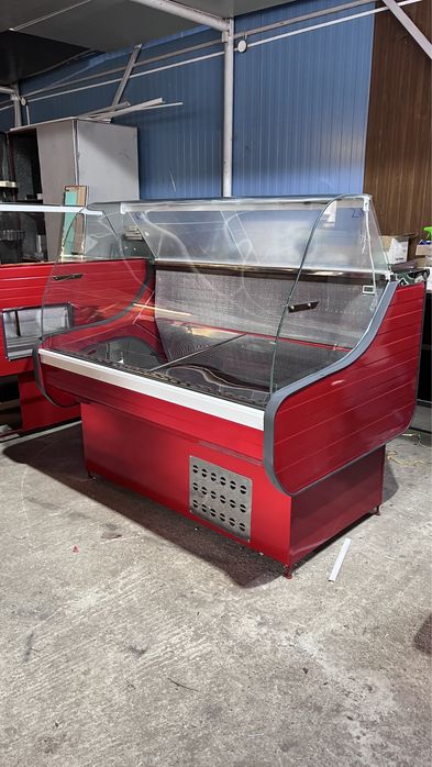 Vitrina frigorifica rosie cu geam rotund pentru magazine alimentare