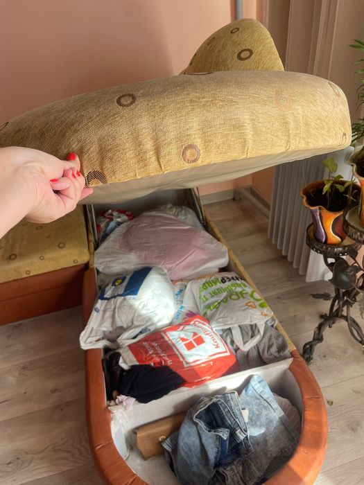 Подарявам  диван