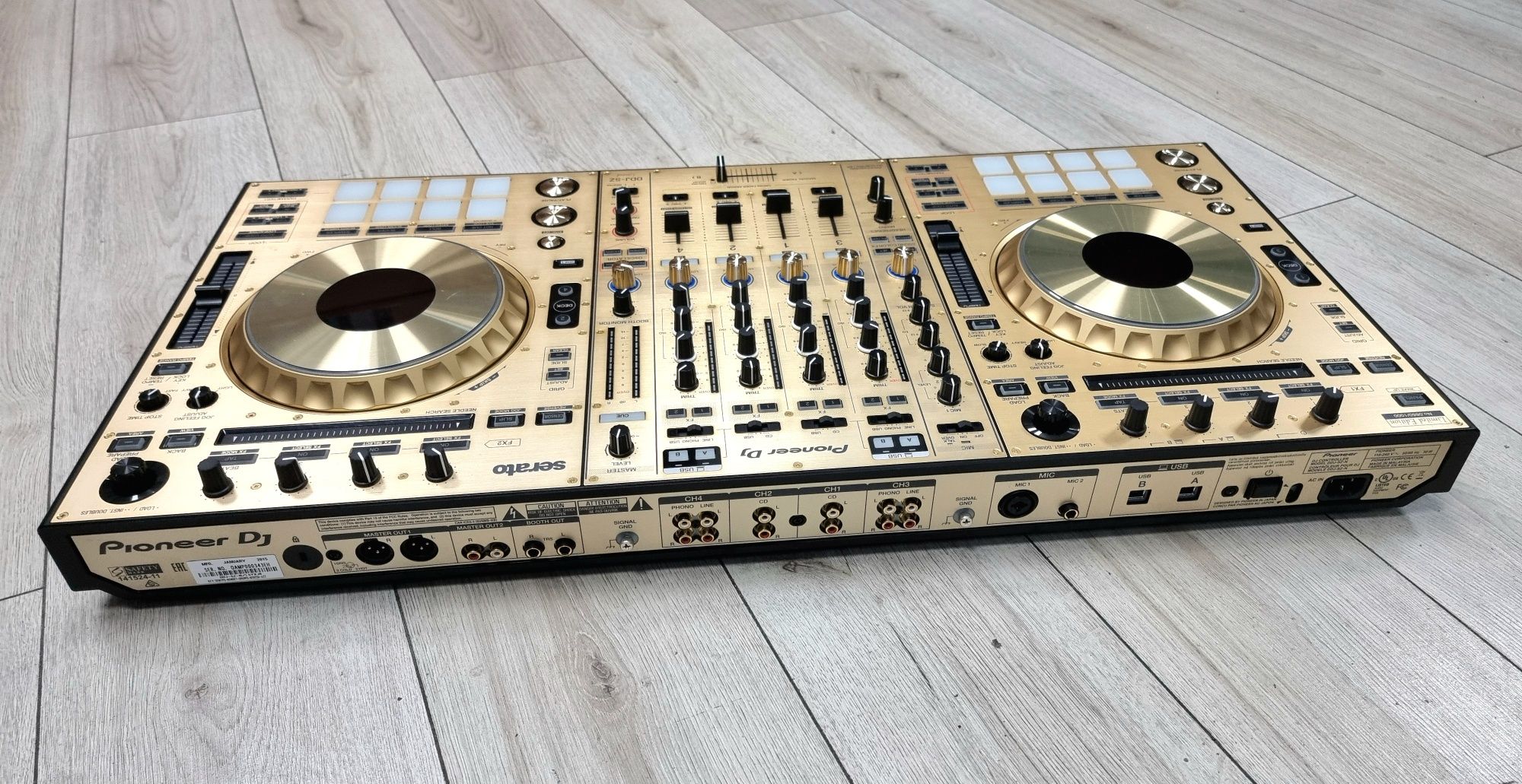 Amanet F28: Consola Mixer Pioneer DJ DDJ SZ N Gold Limited Editon