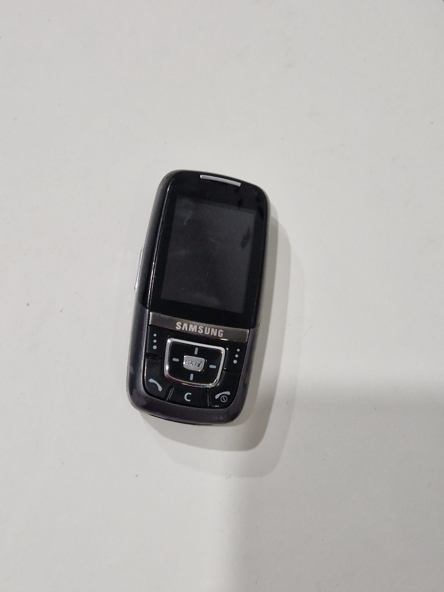 Telefon pe sina ( Slide) D600 cu incarcator original