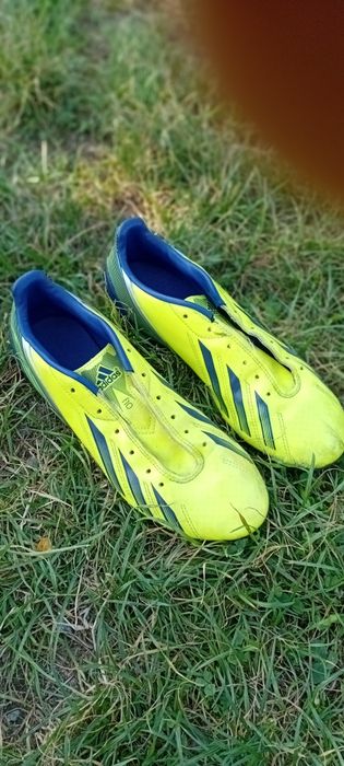 Ghete de fotbal adidas