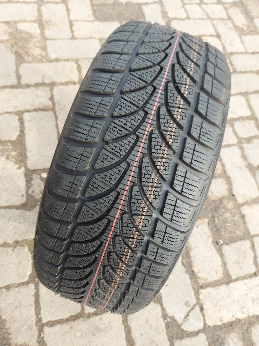 O bucată 215 45/50 R17 M+S iarnă - una Bridgestone Lassa