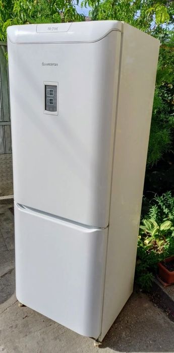 Combina Frigorifica Hotpoint Ariston cu vidare,No Frost,necesita freon