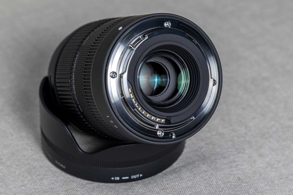 Продавам Sony A6700 + Sigma 18-50/2.8 +Smallrig аксесоари