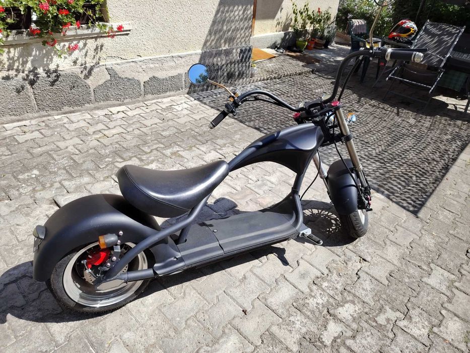 Chopper electric, Scuter electric. 2 baterii (12A si 20A) + 2 Casti.
