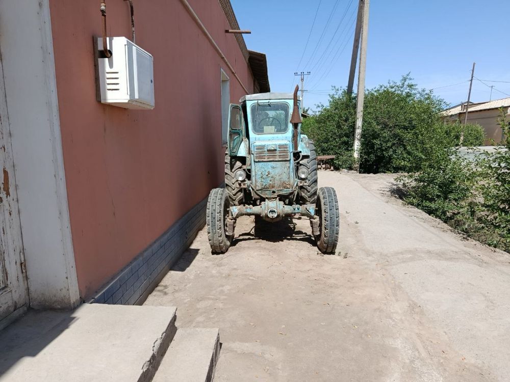 Traktor sotiladi