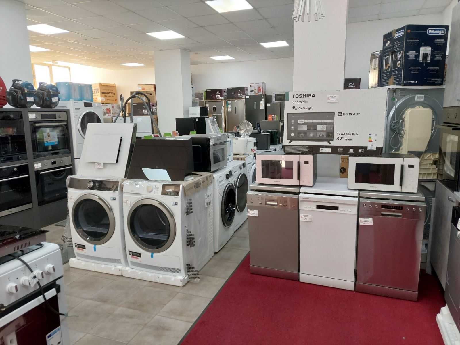 *ГАРАНЦИЯ*НОВ*Хладилник с фризер Indesit CAA 55 NX 1