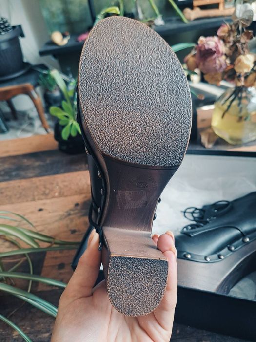 Дамски кожени обувки