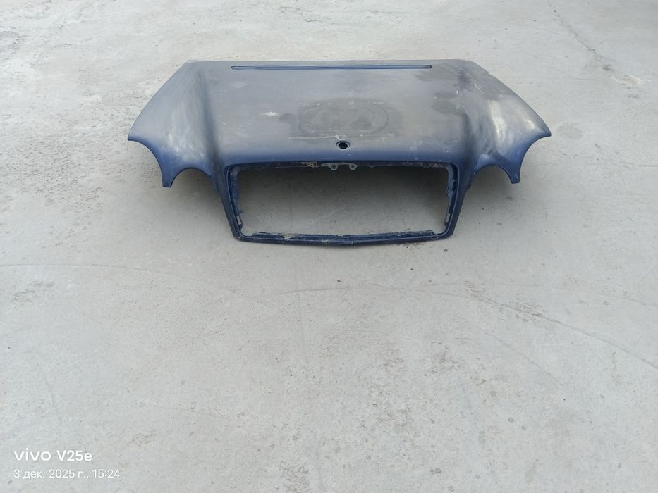 Капот на Мерседес Бенс 210