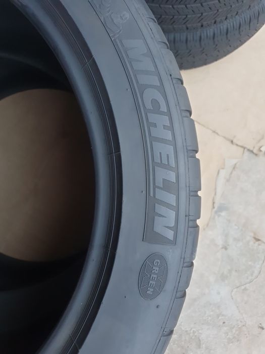 2 Anvelope Vară Michelin 295 40 R20  Stare Perfectă.
