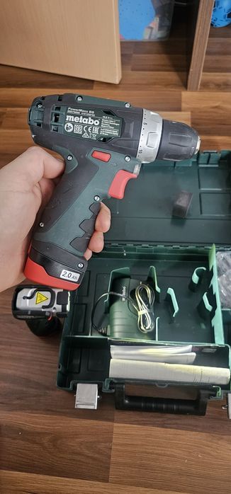 Set Metabo infiletantă cu acumulator si lanternă