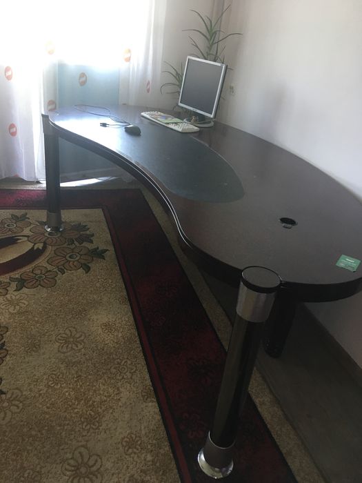 Офисная мебель есть немного царапин, можно подкрасить