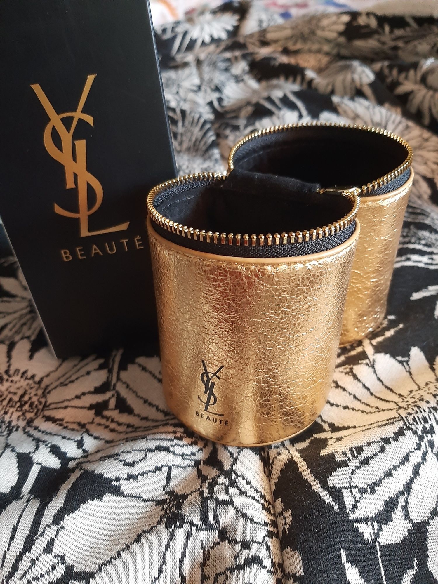 Plic/ portfard Yves Saint Laurent de la 80ron